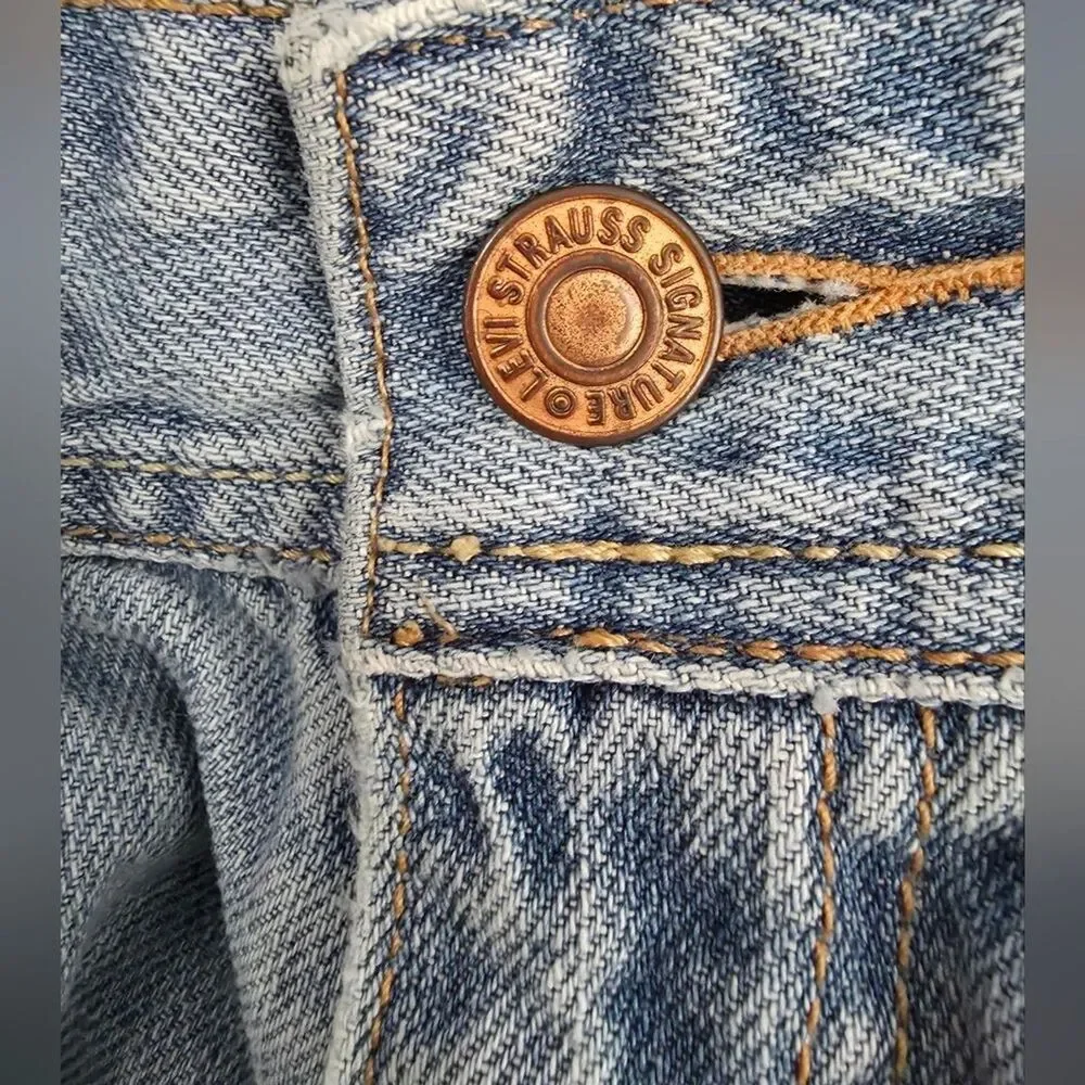 Levis chic comfortable